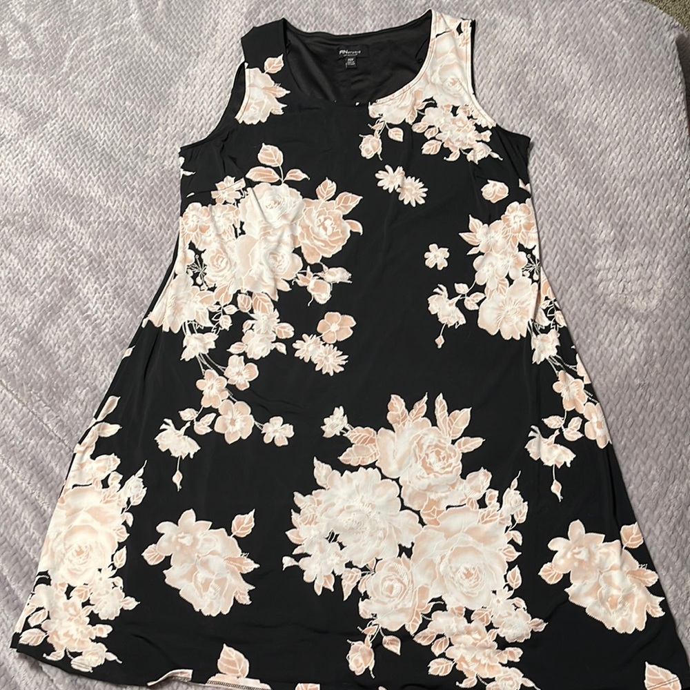 Tank top floral print dress.